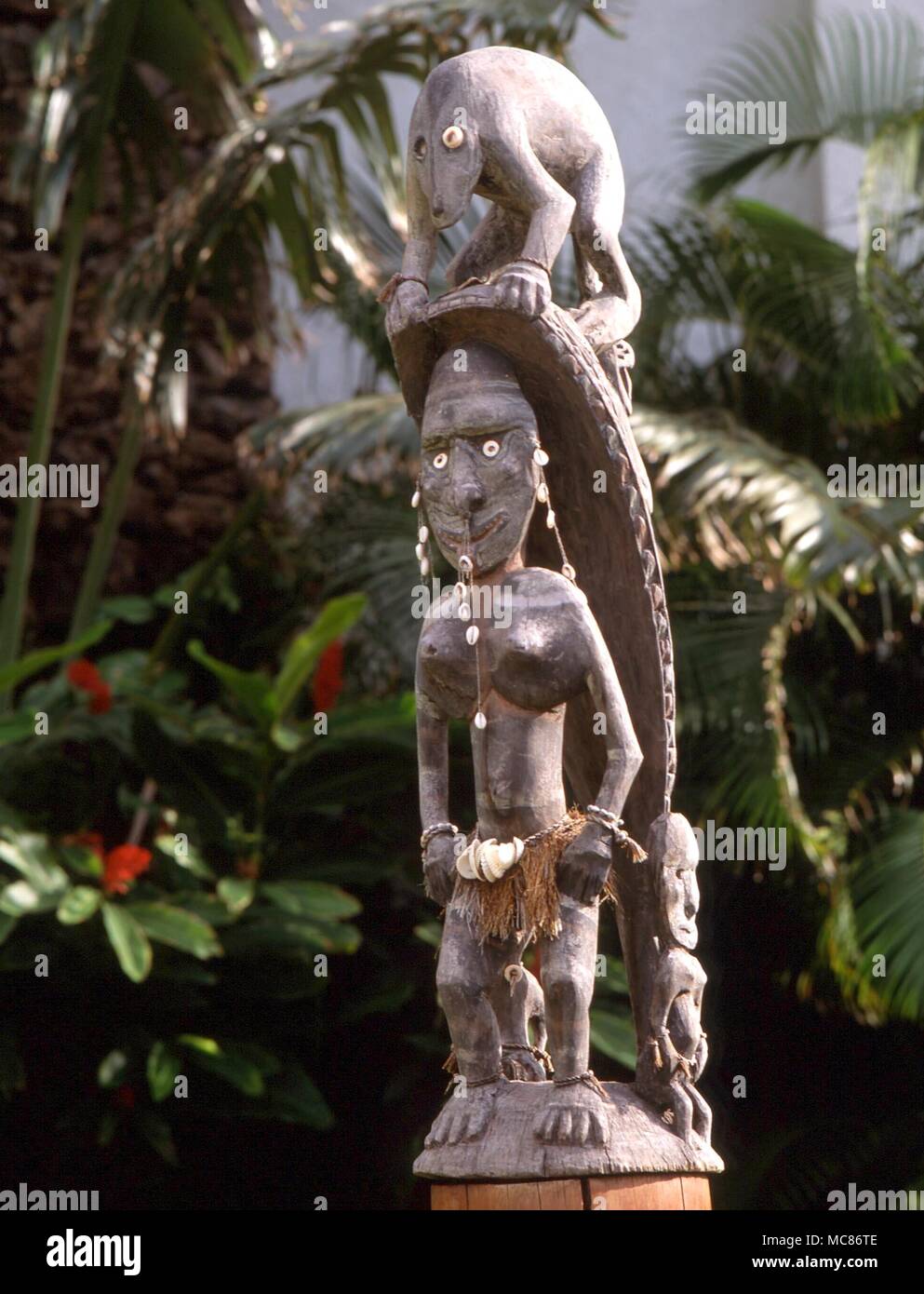 POLYNESIAN MYTHOLOGY Polynesian wooden magical statue with eyes from cowrie shells. Private collection, Hawaii Stock Photo