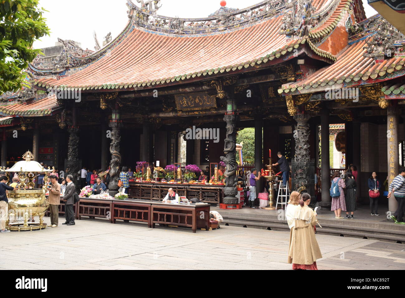 View of Longshan buddhist temple in Taipei, Taiwan Stock Photo Alamy