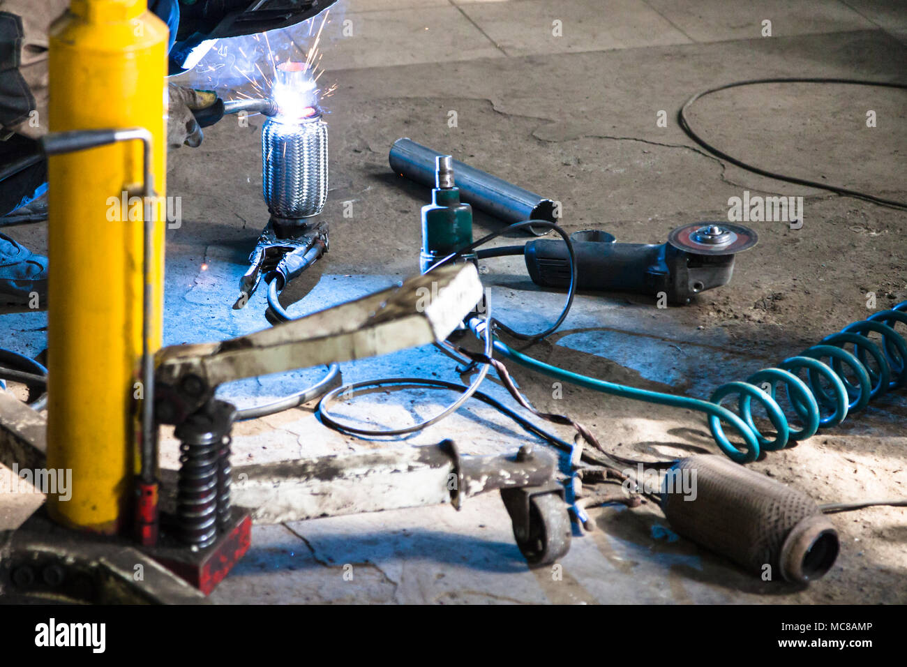 repairing of corrugation muffler of exhaust system in car