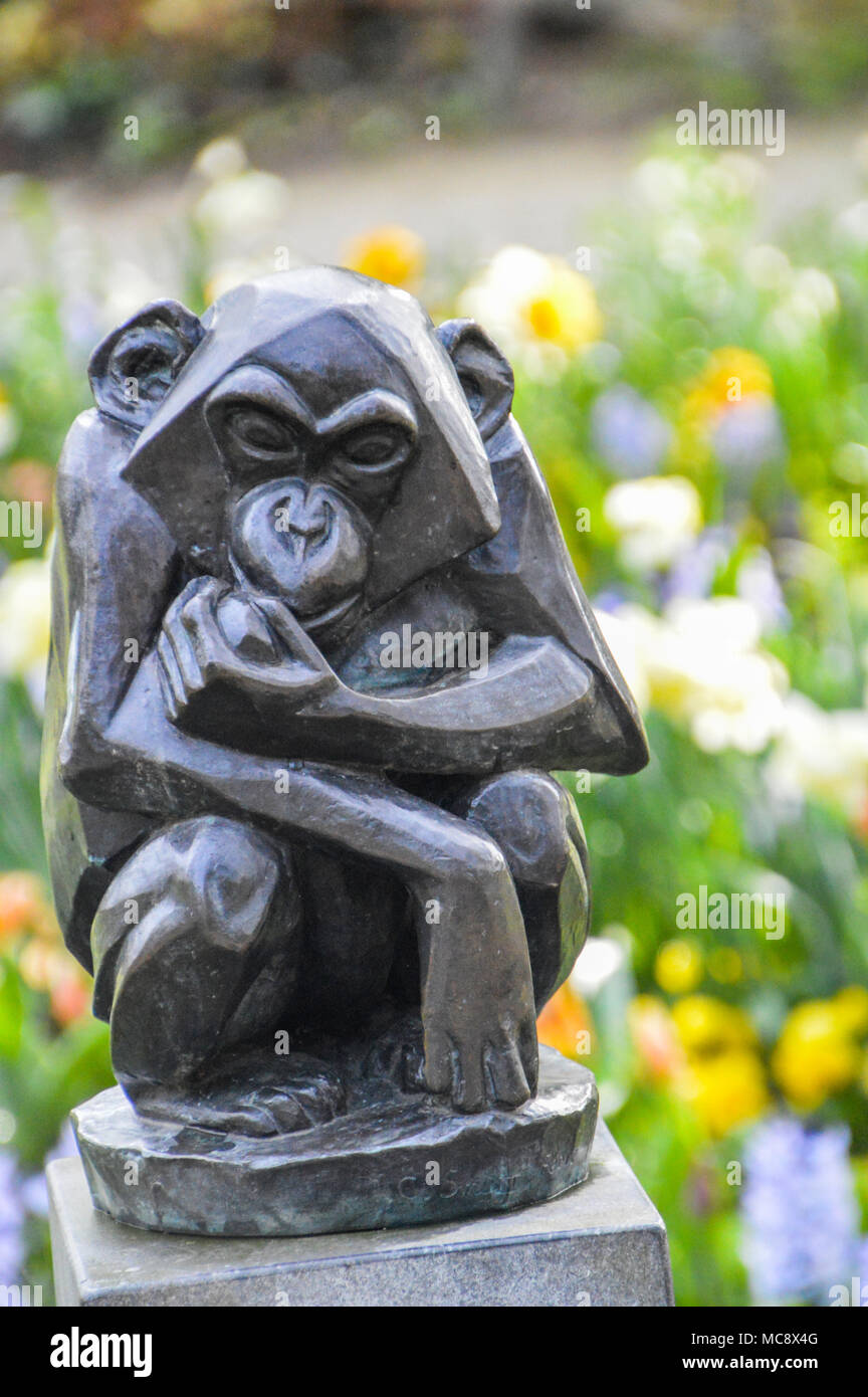 Monkey statue hires stock photography and images Alamy