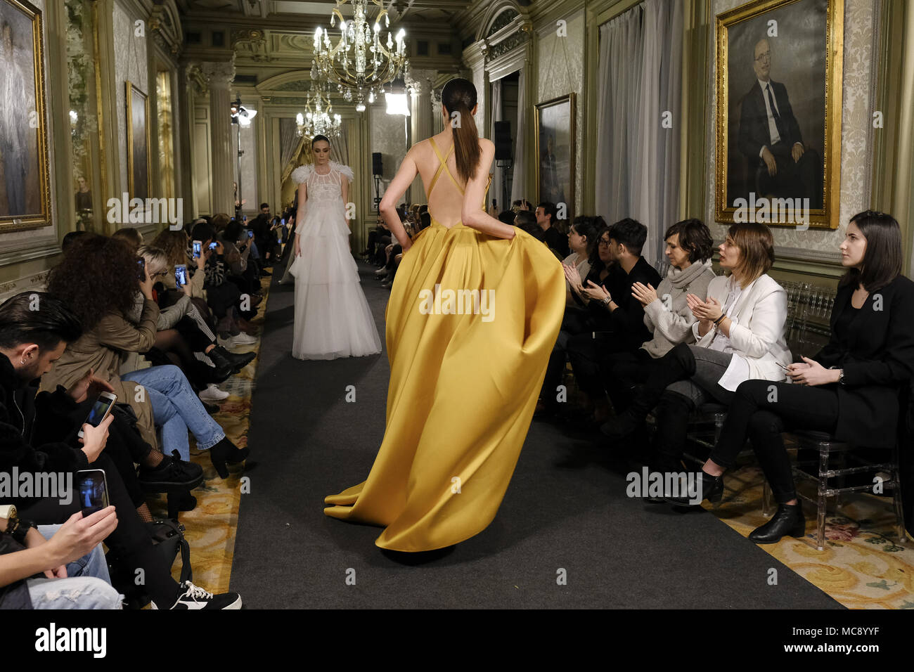 Atelier de couture hi-res stock photography and images - Alamy