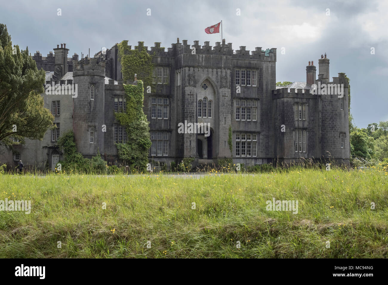 Birr Castle House Co Offaly Ireland Old Castle Grounds Park Bright Summer Daylight Facade Exterior Stock Photo Alamy