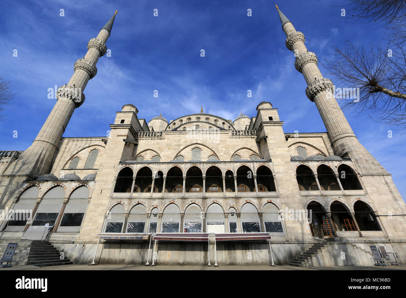Exterior view of the Sultan Ahmed Mosque in Istanbul, Turkey, popularly ...