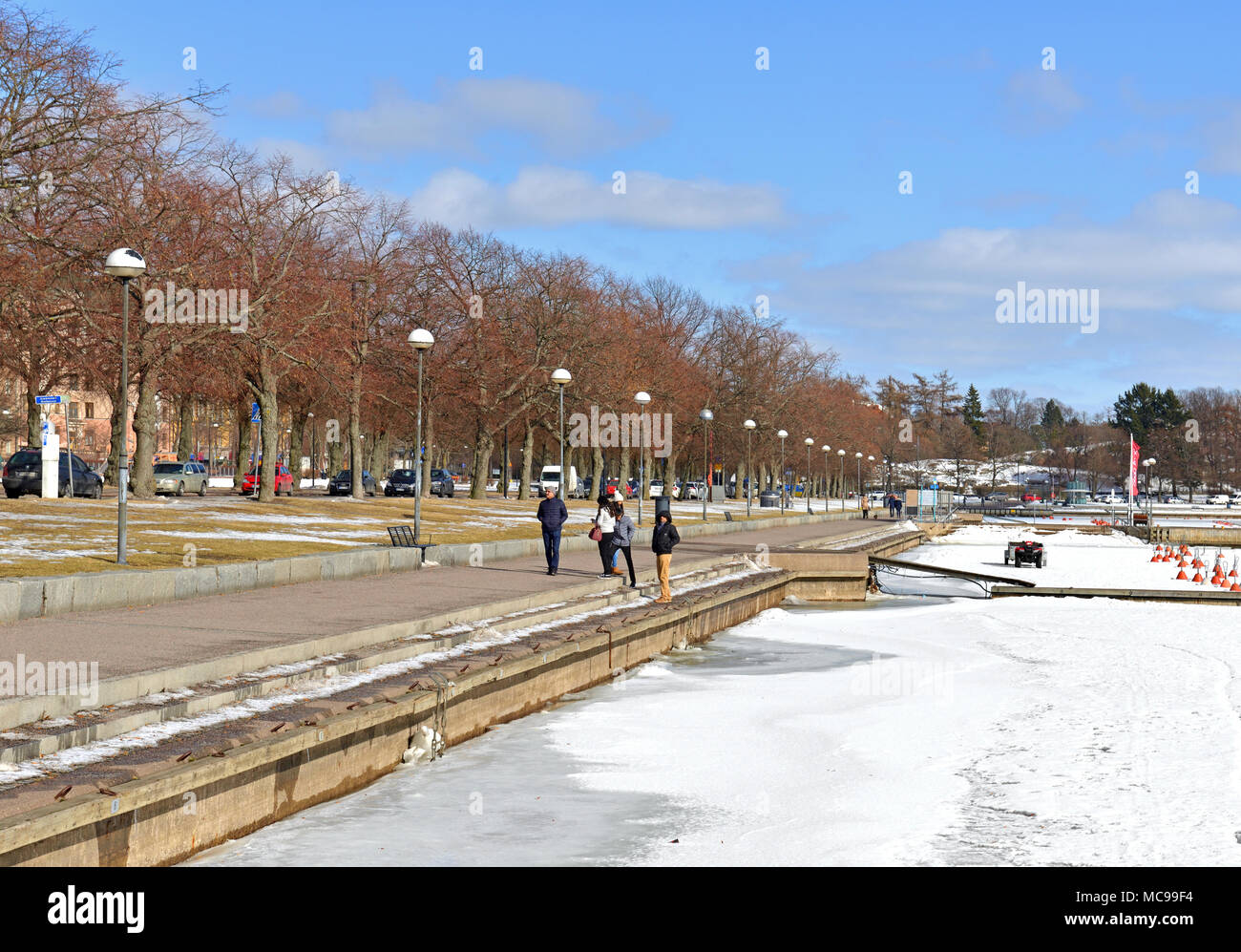 Tourists walk along pier hi-res stock photography and images - Alamy