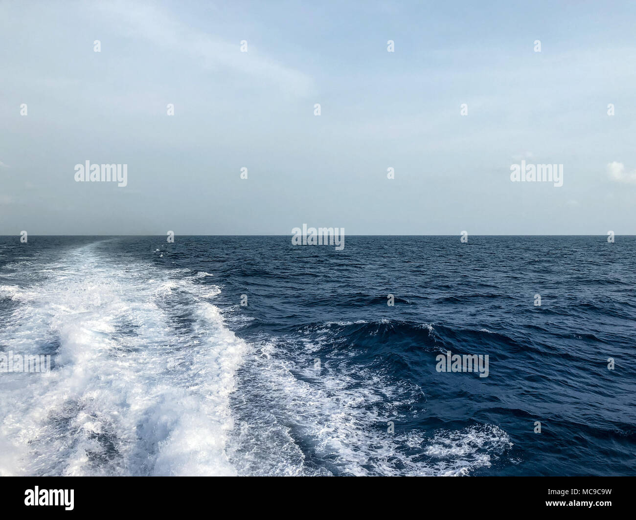 Blue ocean waves vector hi-res stock photography and images - Alamy