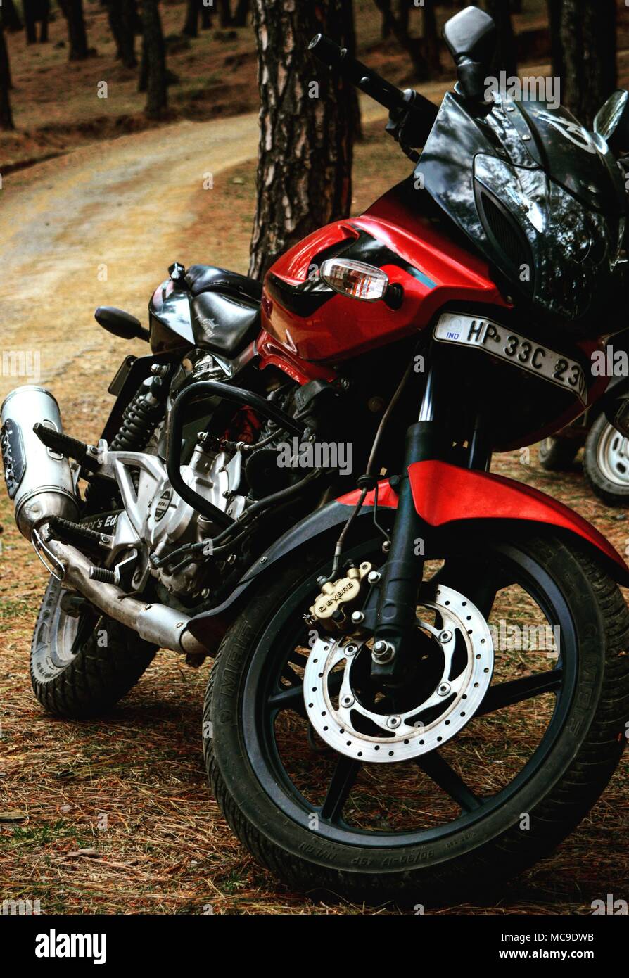 Bajaj Pulsar 220 Stock Photo - Alamy