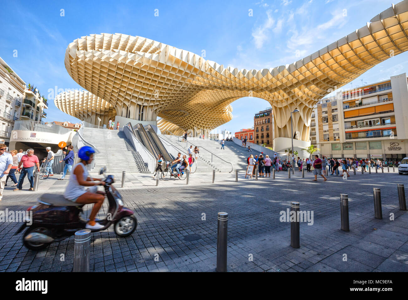 Sevilla Spain September 10 2015 Metropol Parasol In Plaza De La Encarnacion Spain J Mayer H Architects It Is Made From Bonded Timber With A Stock Photo Alamy