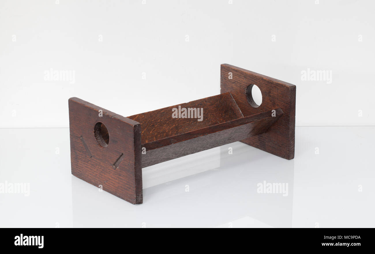 Vintage arts and crafts book shelf stand hi-res stock photography and ...