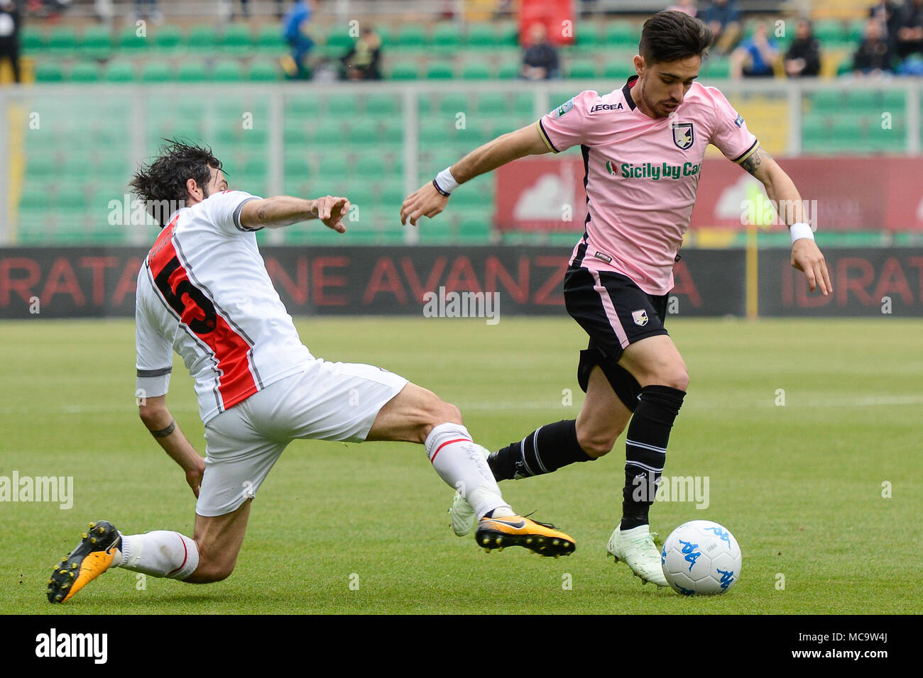 mest prinsesse Videnskab Palermo, Italy. 14th Apr, 2018. PalermoÕs Igor Coronado and CremoneseÕs Daniele  Croce in action during the serie B match between US Citta di Palermo and  Cremonese at Stadio Renzo Barbera on April