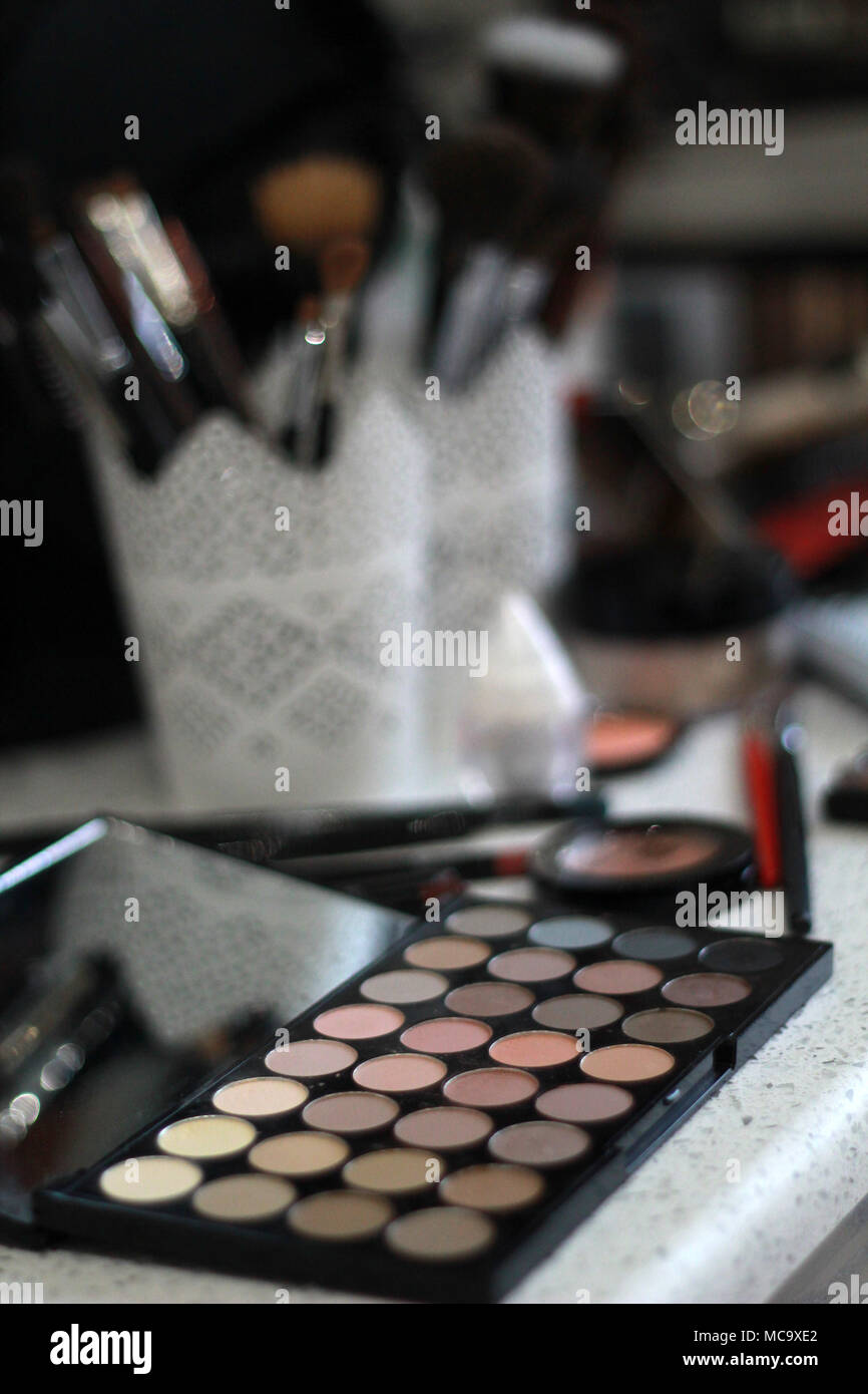 Makeup set woman hi-res stock photography and images - Alamy