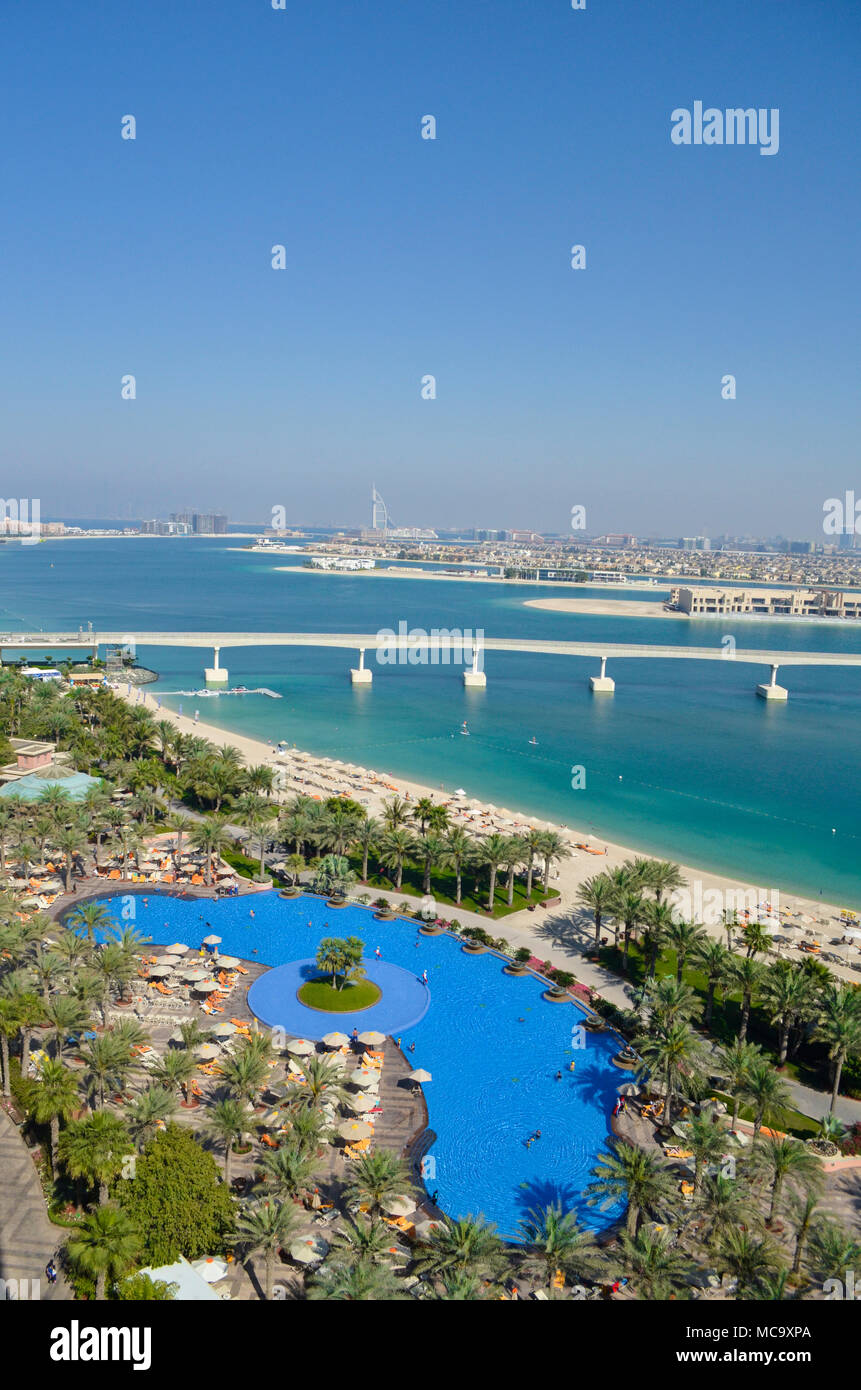 Palm jumeirah dubai uae hi-res stock photography and images - Alamy