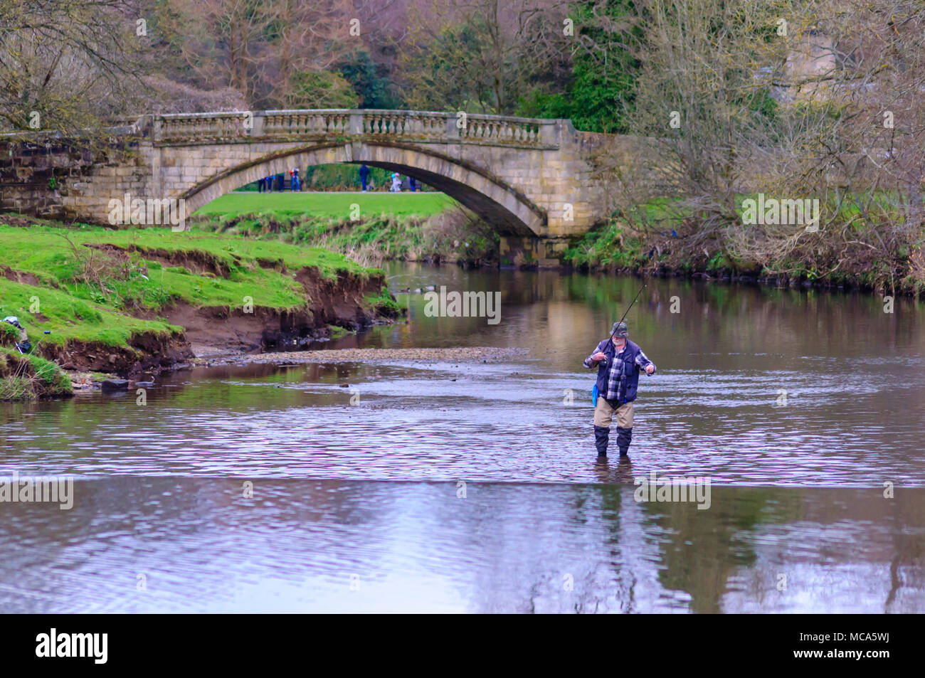 Glasgow, Scotland, UK. 14th April, 2018. UK Weather A man with casting
