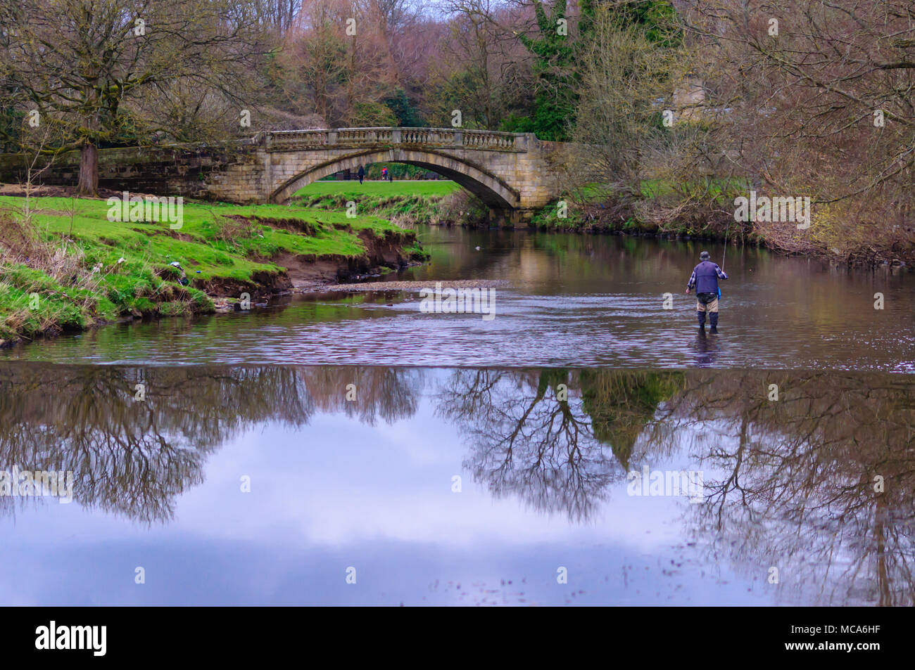 Glasgow, Scotland, UK. 14th April, 2018. UK Weather A man with casting
