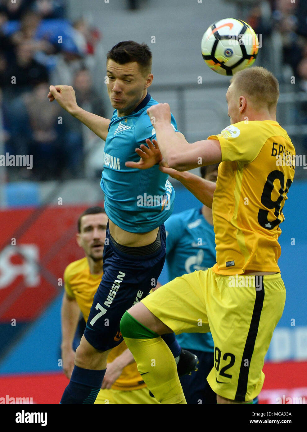SÃO PETERSBURGO, MO - 14.04.2018: ZENIT X ANZHI - Russia. St. Petersburg. April 14, 2018. Players of ZENIT Dmitry Poloz and ANZHI Sergey Bryzgalov (from left to right) in a match of the Russian Football Championship between the ZENIT team (St. Petersburg) and team of ANZHI (Makhachkala). (Photo: Andrey Pronin/Fotoarena) Credit: Foto Arena LTDA/Alamy Live News Stock Photo