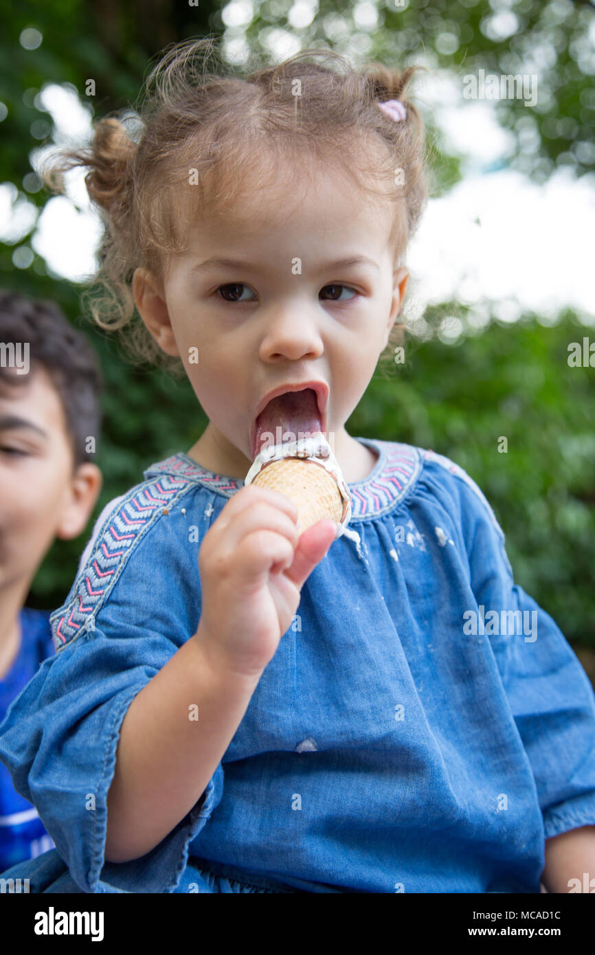 Children eating ice cream Stock Photo Alamy
