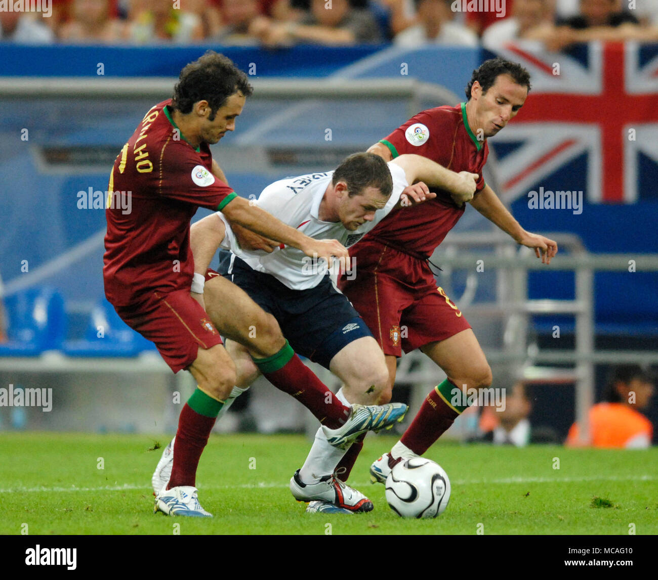 FIFA WM-Stadion Gelsenkirchen Germany, 1.7.2006, FIFA World Cup 2006 quarter-finals England vs Portugal 1:3 after Penalties --- Wayne Rooney (center, ENG) fights against  Ricardo Carvalho (left), POR) and Petit (POR) which leads to his red card Stock Photo