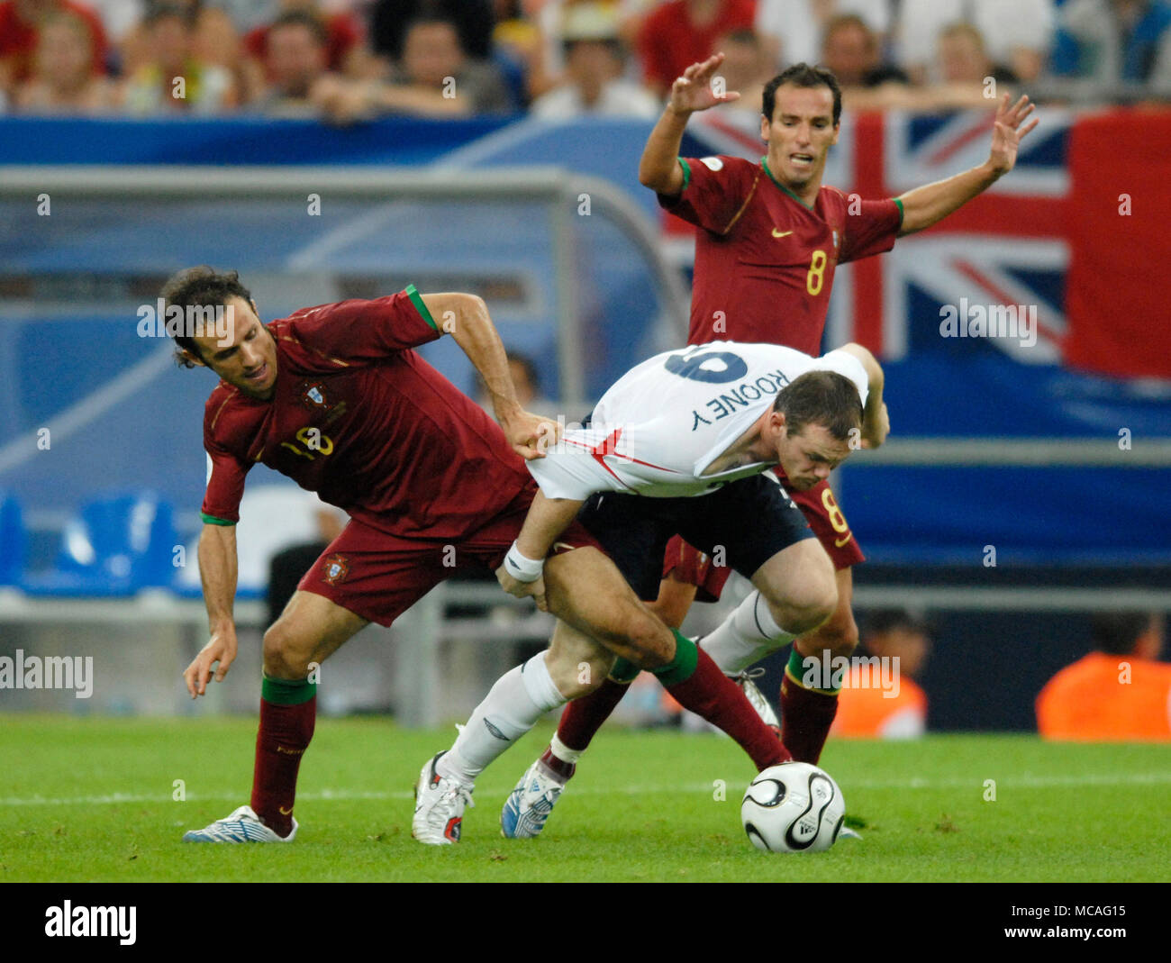 FIFA WM-Stadion Gelsenkirchen Germany, 1.7.2006, FIFA World Cup 2006 quarter-finals England vs Portugal 1:3 after Penalties --- Wayne Rooney (center, ENG) fights against  Ricardo Carvalho (left), POR) and Petit (POR) which leads to his red card Stock Photo