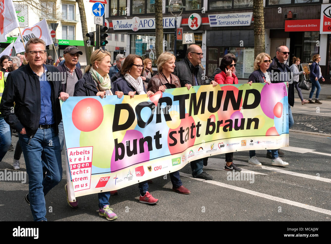 Dortmund, April 14th 2018: Counter-rally under the theme 'Dortmund - colorful instead of brown' against the march of right-wing parties such as the party 'Die Rechte' (the rights).   ---   Dortmund, 14. April 2018: Gegendemonstration unter dem Motto 'Dortmund - bunt statt braun' gegen den Marsch rechtsextremer Parteien wie der Partei 'Die Rechte'. Stock Photo