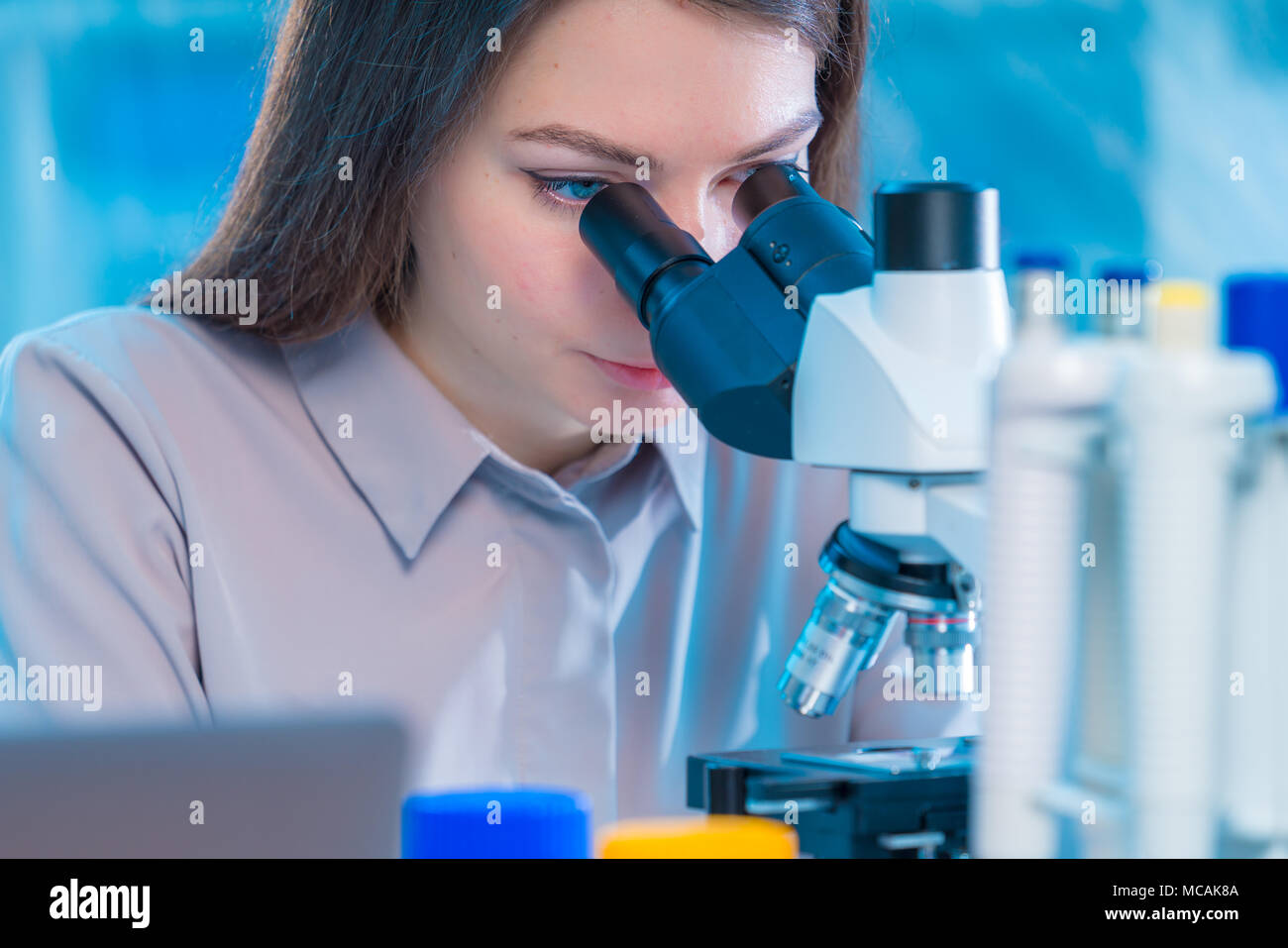 Girl student with microscope in the laboratory Stock Photo - Alamy