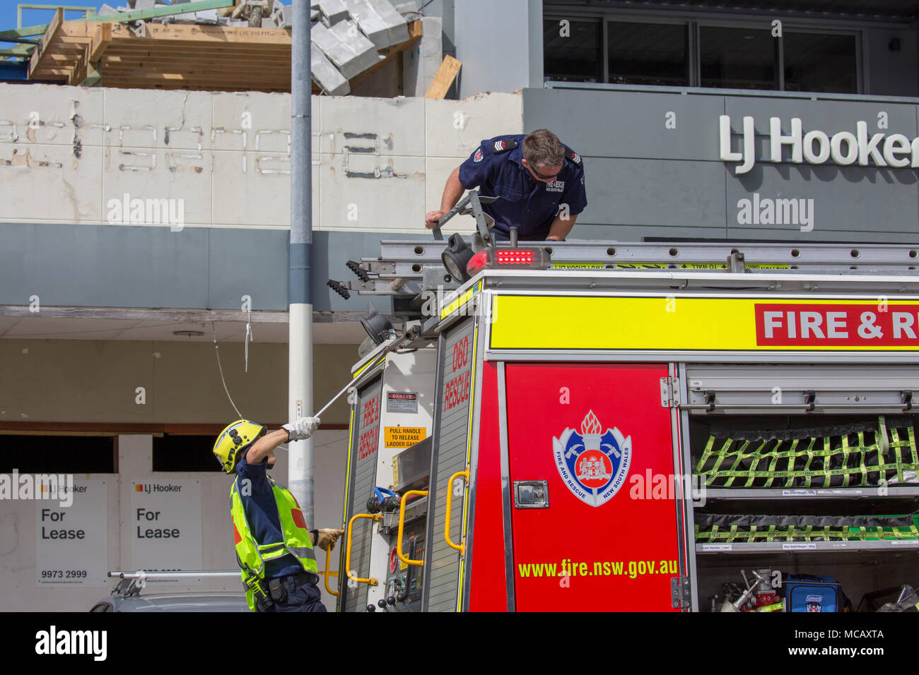 Sunday, Australia. 15th April 2018, Fire Brigade respond to a partially collapsed building in Avalon Beach following a day of strong winds. Credit: martin berry/Alamy Live News Stock Photo