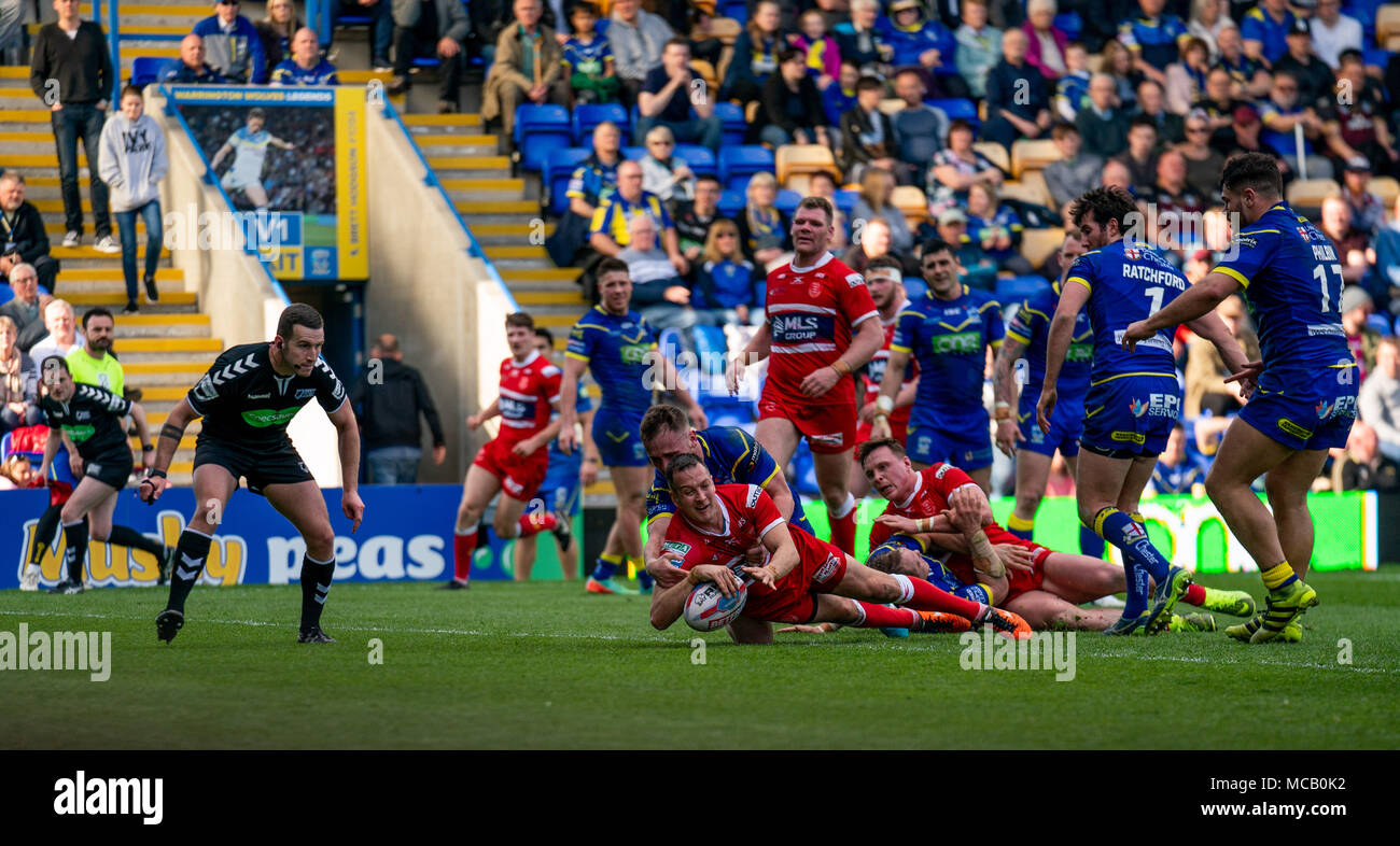Hull's Danny McGuire scores his sides fourth try  14th April 2018 , The Halliwell Jones Stadium Mike Gregory Way, Warrington, WA2 7NE, England;  Betfred Super League rugby, Round 11, Warrington Wolves v Hull Kingston Rovers Stock Photo
