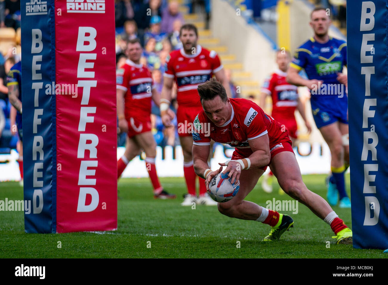 Hulls James Donaldson scores his sides second try   14th April 2018 , The Halliwell Jones Stadium Mike Gregory Way, Warrington, WA2 7NE, England;  Betfred Super League rugby, Round 11, Warrington Wolves v Hull Kingston Rovers Stock Photo