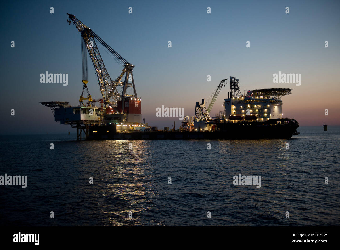 Weighing 1 hi-res stock photography and images - Page 28 - Alamy