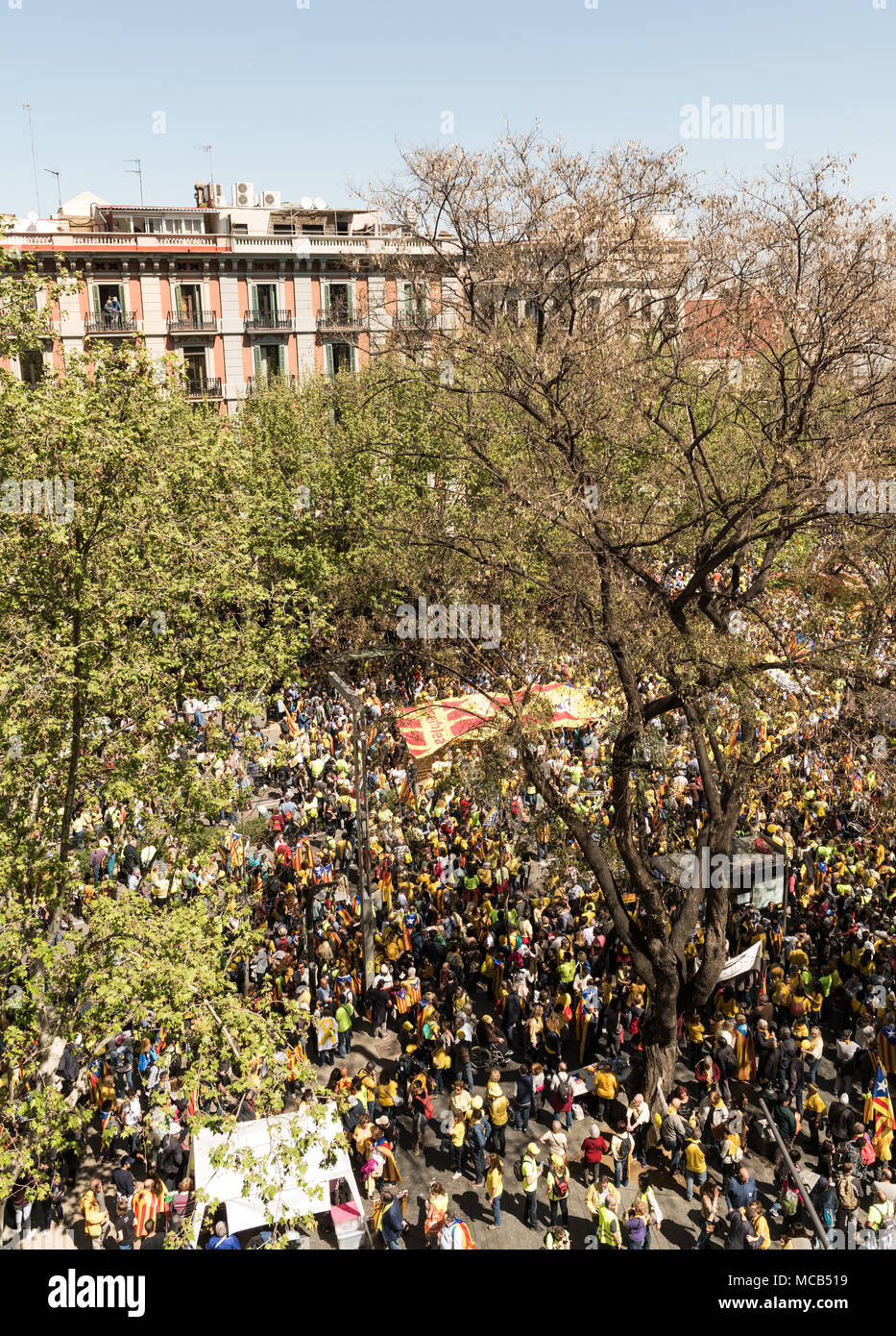 Barcelona, Spain. 15th April, 2018. Citizens of Barcelona are seen gathering and marching along Parallel during a demonstration called by the Catalan platform Espai Democràcia i Convivencia under the slogan 'For the rights and liberty, for the democracy and cohesion, we want you at home' in Barcelona, northeastern Spain, 15 April 2018. The protest was held six months after the imprisonment of Catalan presidential candidate Jordi Sanchez and pro-independence organization Omnium Cultural's President, Jordi Cuixart. Credit: Paul Gareth Sands/Alamy Live News Stock Photo