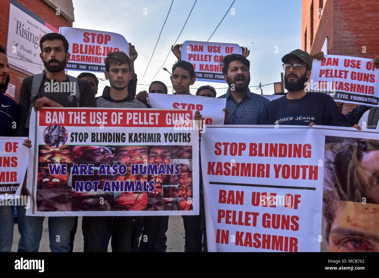 Srinagar and pellets hires stock photography and images Alamy