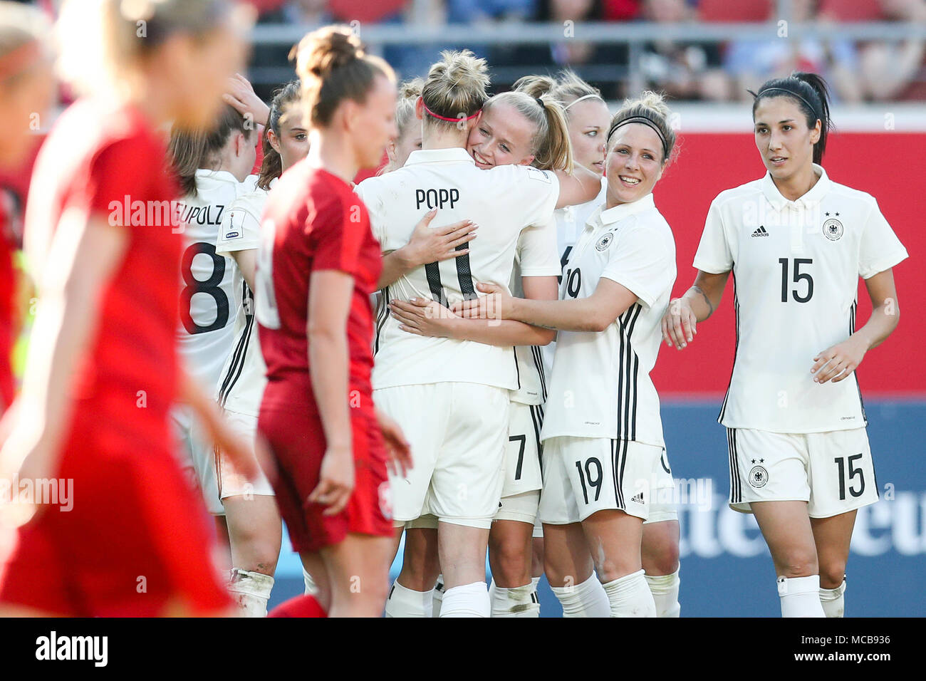 07 April 2018, Germany, Halle (Saale): Women's football World Cup qualifier, Germany vs Czech Republic at the Erdgas Sportpark. Germany's (l-r) Melanie Leupolz, Sara Daebritz, Alexandra Popp, Lea Schueller, Kristin Demann, Svenja Huth and Sara Doorsoun celebrate after the goal by Lea Schueller. Photo: Jan Woitas/dpa-Zentralbild/dpa Stock Photo