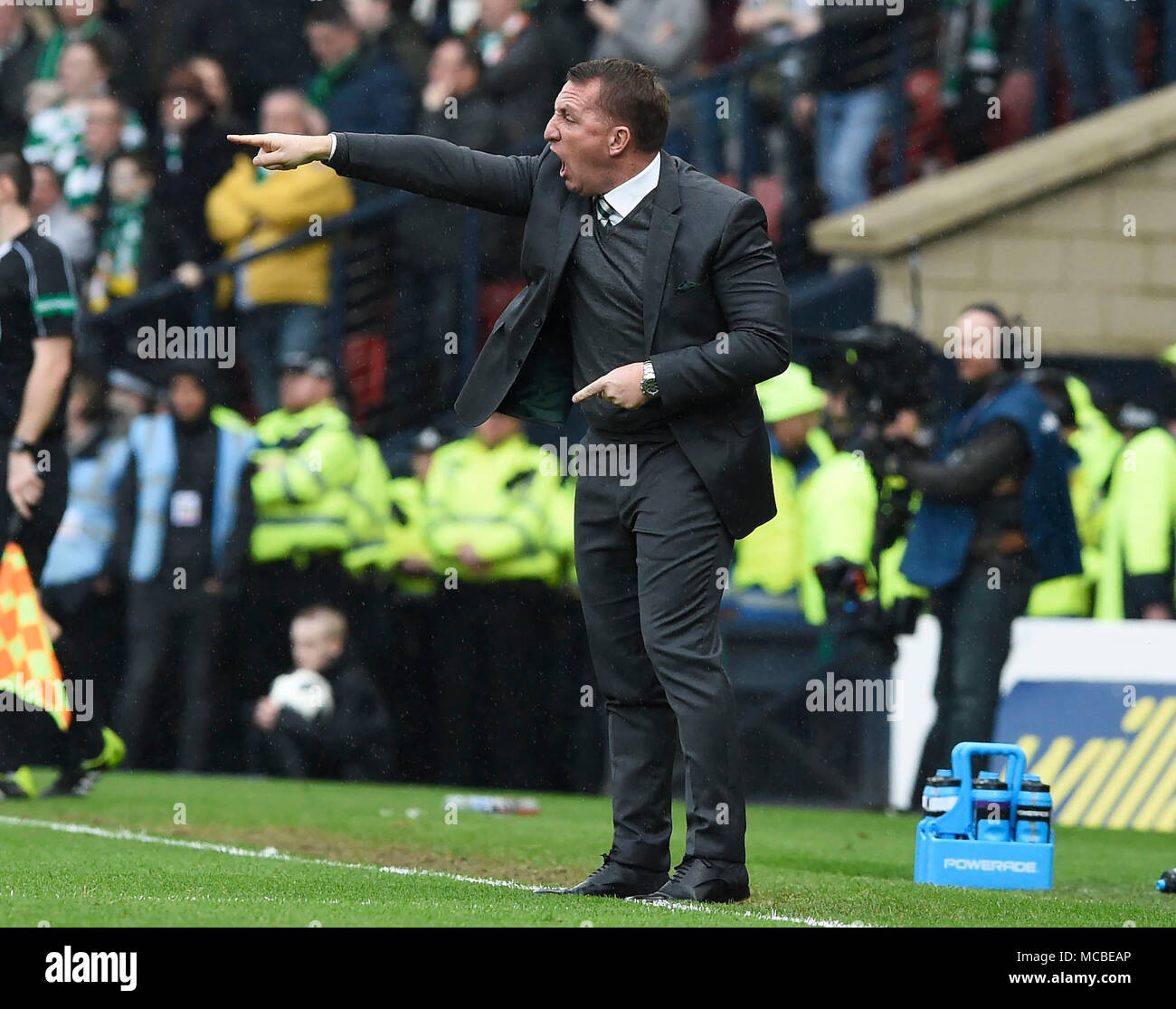 Celtic manager Brendan Rodgers shouts instructions from the touchline during the William Hill Scottish Cup semi final match at Hampden Park, Glasgow. PRESS ASSOCIATION Photo. Picture date: Sunday April 15, 2018. See PA story SOCCER Celtic. Photo credit should read: Ian Rutherford/PA Wire. Stock Photo
