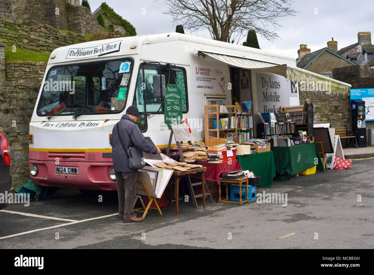 Dylans mobile bookshop in the car park Hay-on-Wye Powys Wales UK Stock Photo