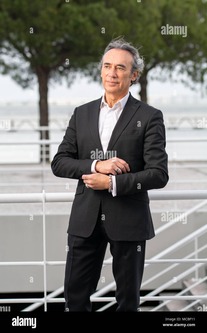 Business man with suit in outdoor ambient Stock Photo - Alamy