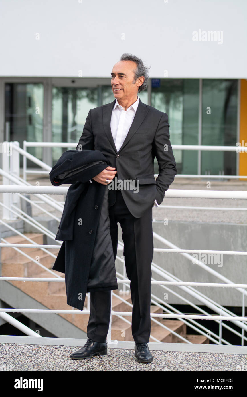 Business man with suit in outdoor ambient Stock Photo - Alamy