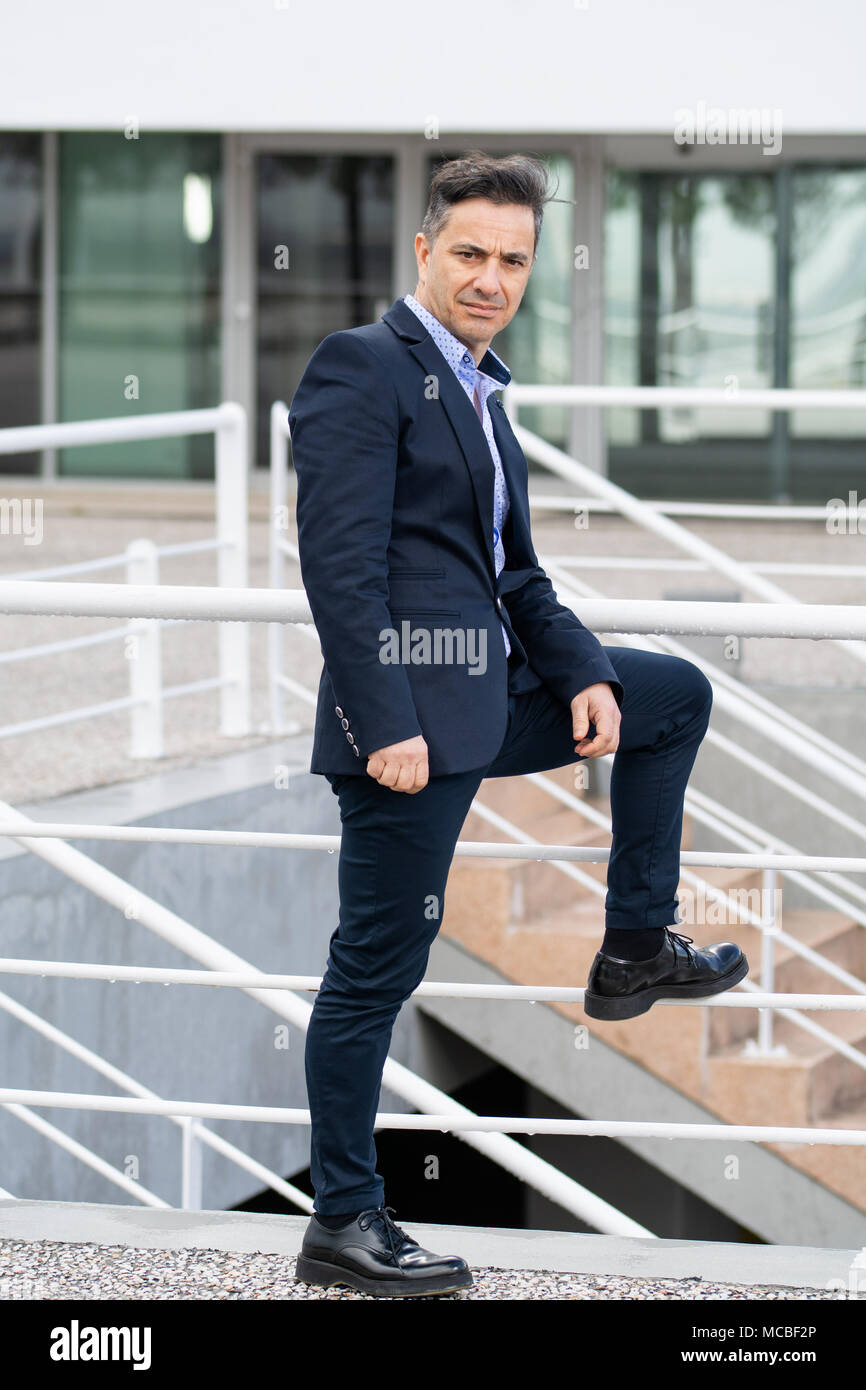 Business man with suit in outdoor ambient Stock Photo - Alamy
