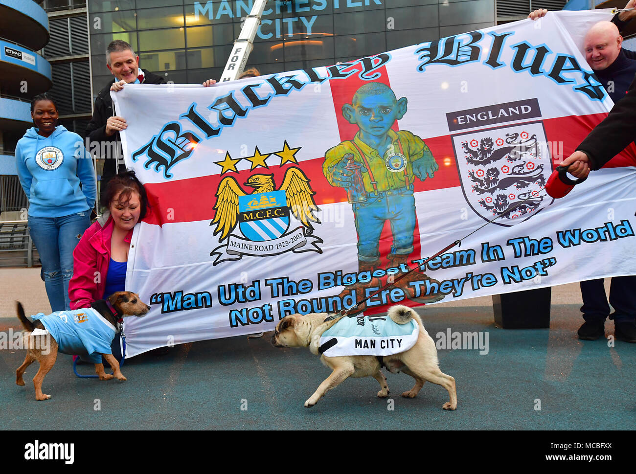 Manchester City fans with flags celebrate as Manchester City win the premier league following a Manchester United loss against West Bromwich Albion at Etihad Stadium, Manchester. PRESS ASSOCIATION Photo. Picture date: Sunday April 15, 2018. See PA story SOCCER Man City Wins. Photo credit should read: PA/PA Wire. Stock Photo