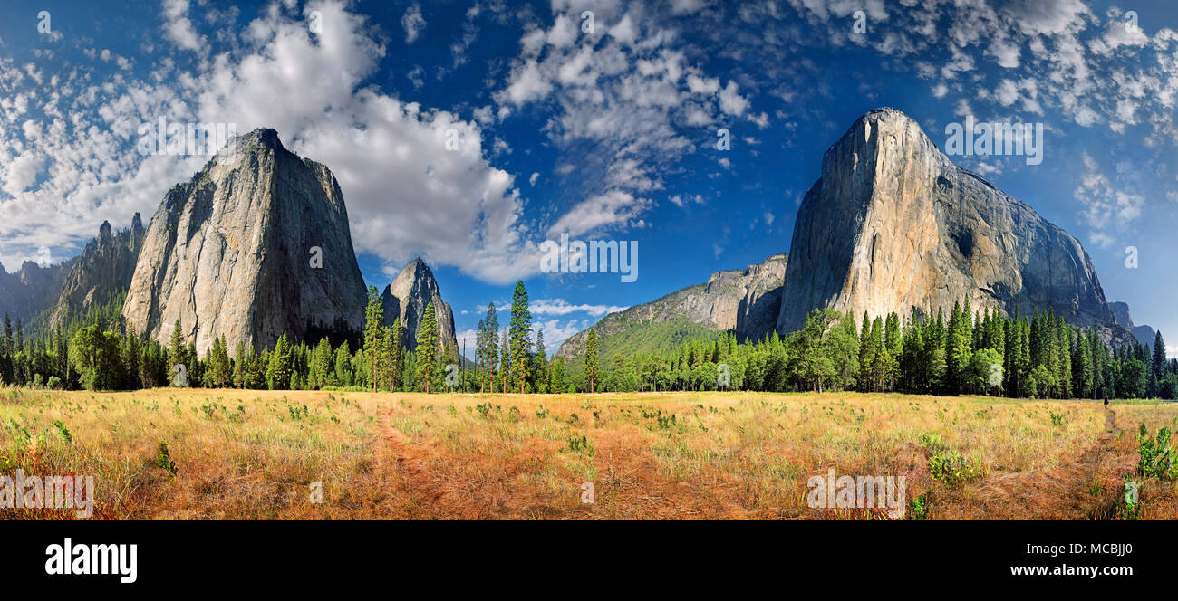 Panorama, Yosemite Valley with Cathedral Rock and El Capitan, Yosemite Village, Yosemite National Park, California, USA Stock Photo