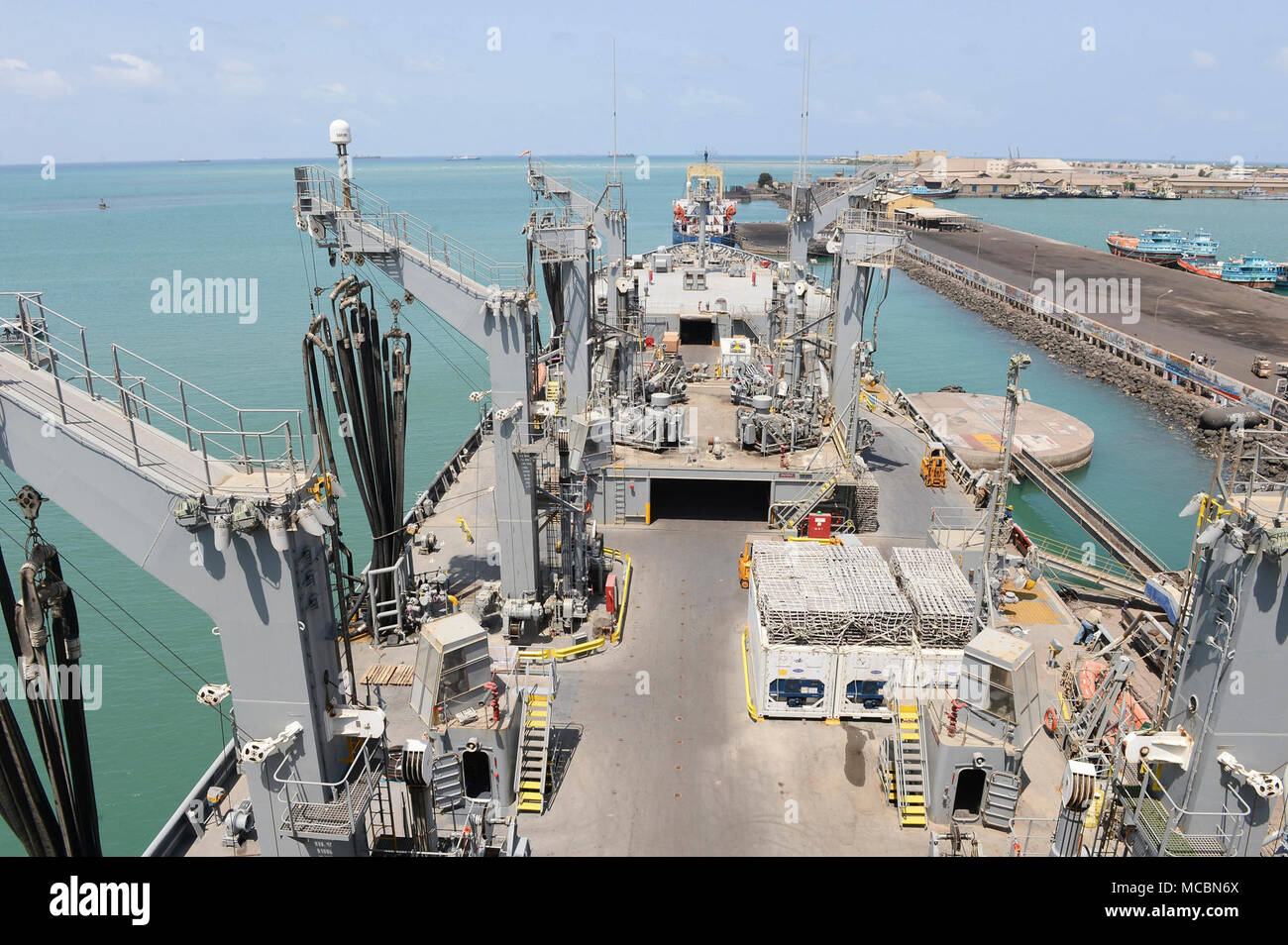 PORT OF DJIBOUTI, Djibouti –The USNS John Lenthall (T-AO-189) conducts cargo replenishment operations with the Camp Lemonnier Supply Department, Mar. 26, 2018. Lenthall is a Henry J. Kaiser-class fleet replenishment oiler of the United States Navy. Her motto is 'Shaft of the Spear.' NAVSUP FLC Sigonella stands ready to fulfill logistic responsibilities and serves as a vital link to enable mission success across Europe and Africa. NAVSUP FLC Sigonella is one of eight fleet logistics centers under NAVSUP, which provides global logistics, business and support services to fleet, shore and industri Stock Photo