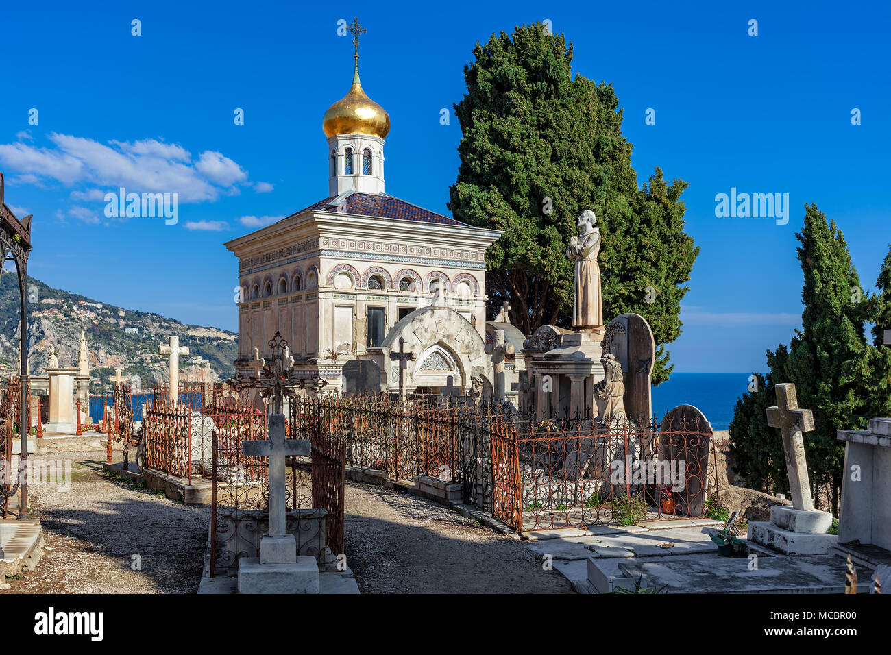 Russian orthodox chapel in the historic cemetery hires stock