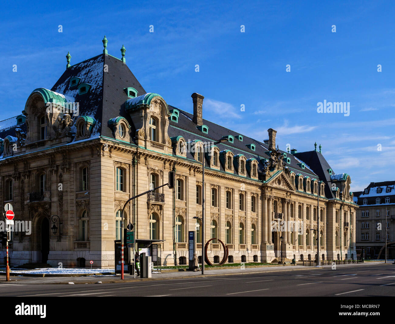 Banken Gebäude High Resolution Stock Photography and Images - Alamy