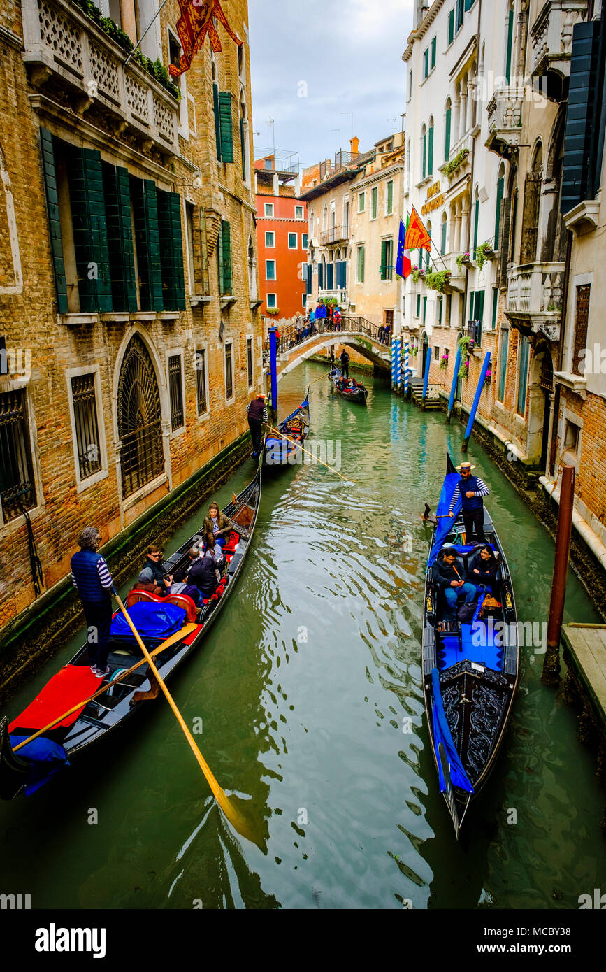 Venice gondola landing stage hi-res stock photography and images - Alamy