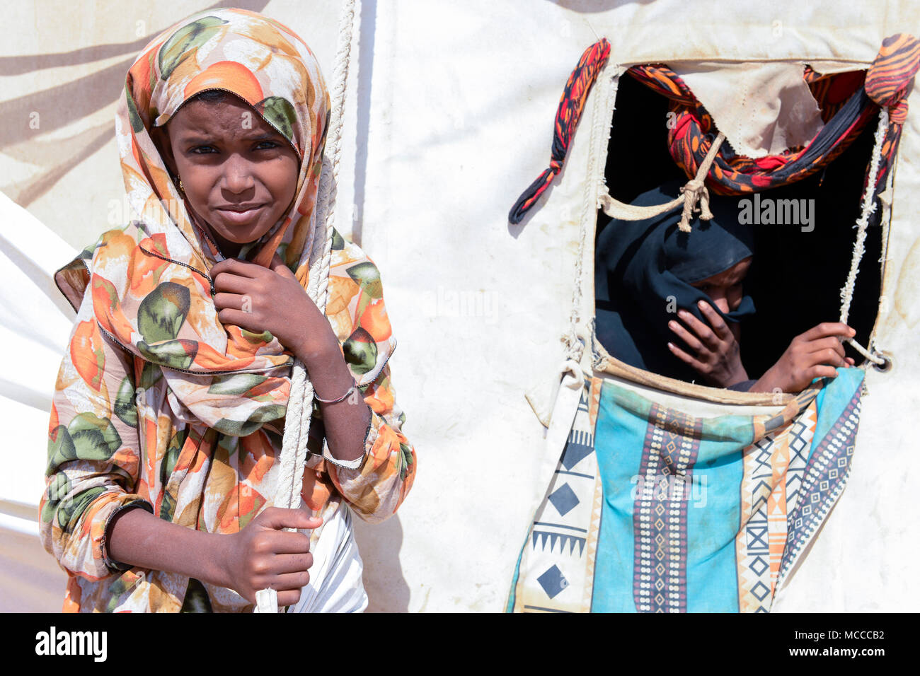 DJIBOUTI , Obock, refugee camp Markazi for yemeni war refugees , girl infront of tent / DSCHIBUTI, Obock, Fluechtlingslager Markazi fuer jemenitische Fluechtlinge Stock Photo