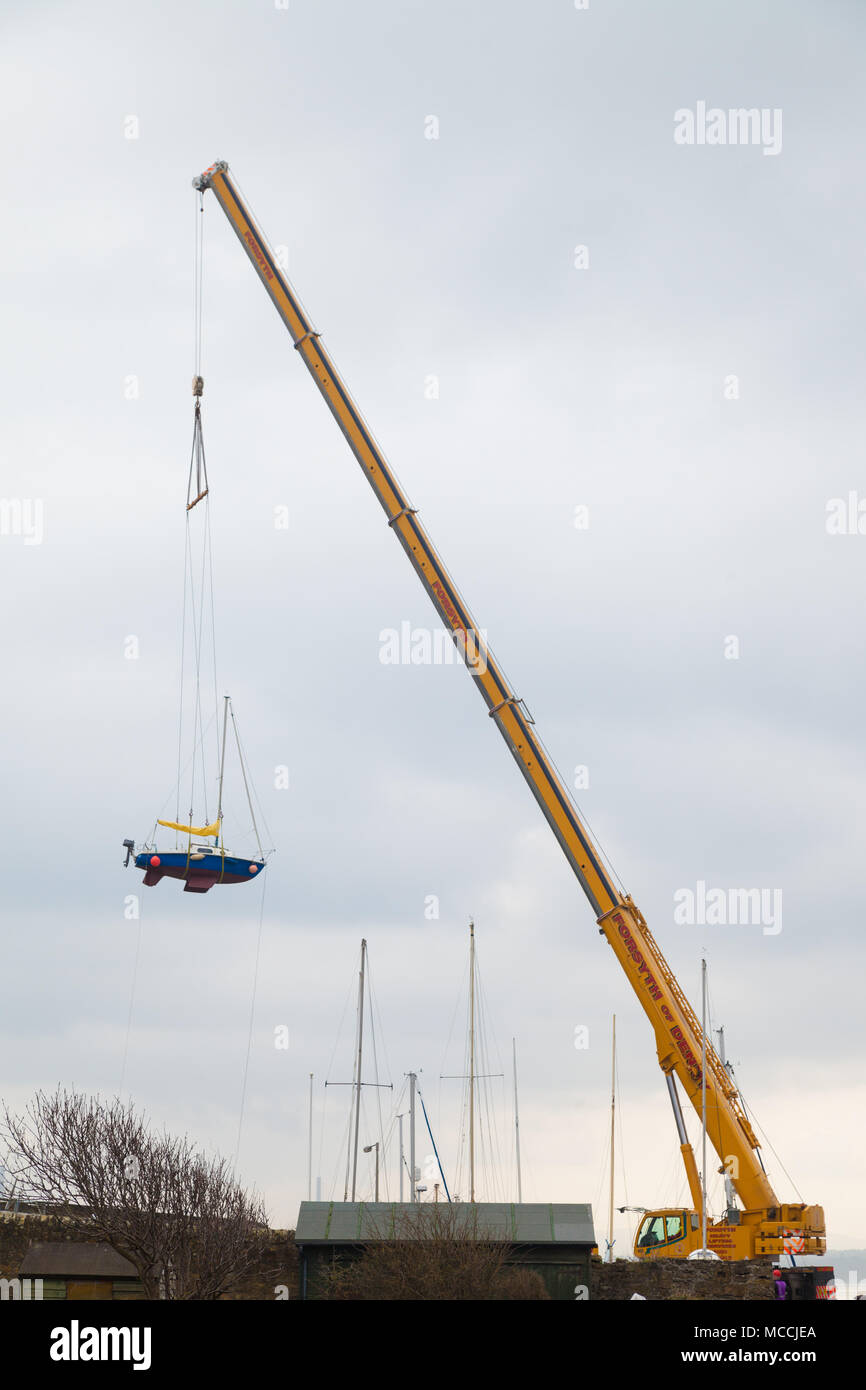 Crane lifting a boat hi-res stock photography and images - Alamy