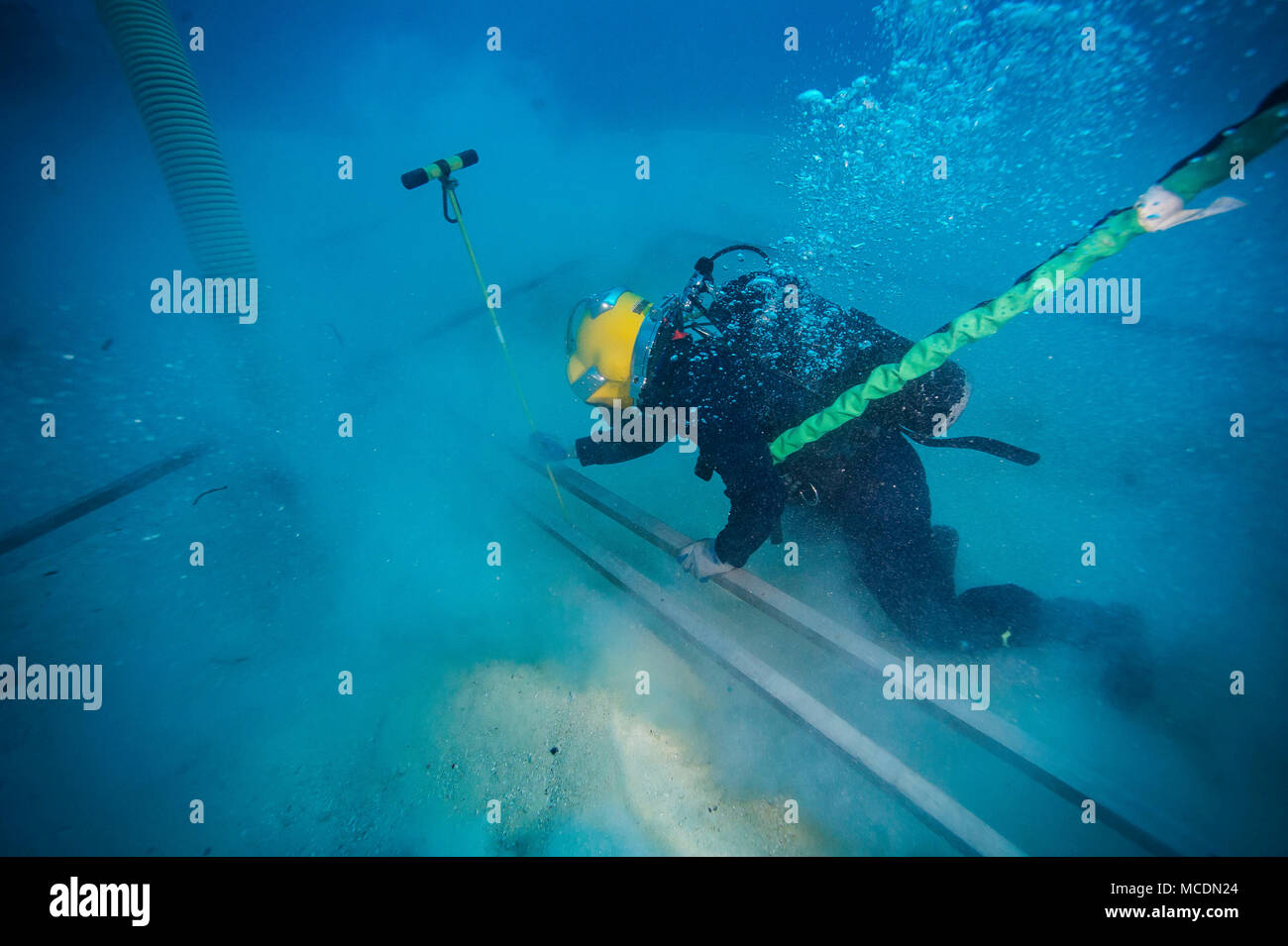 navy-diver-1st-class-vince-carson-assigned-to-mobile-diving-and