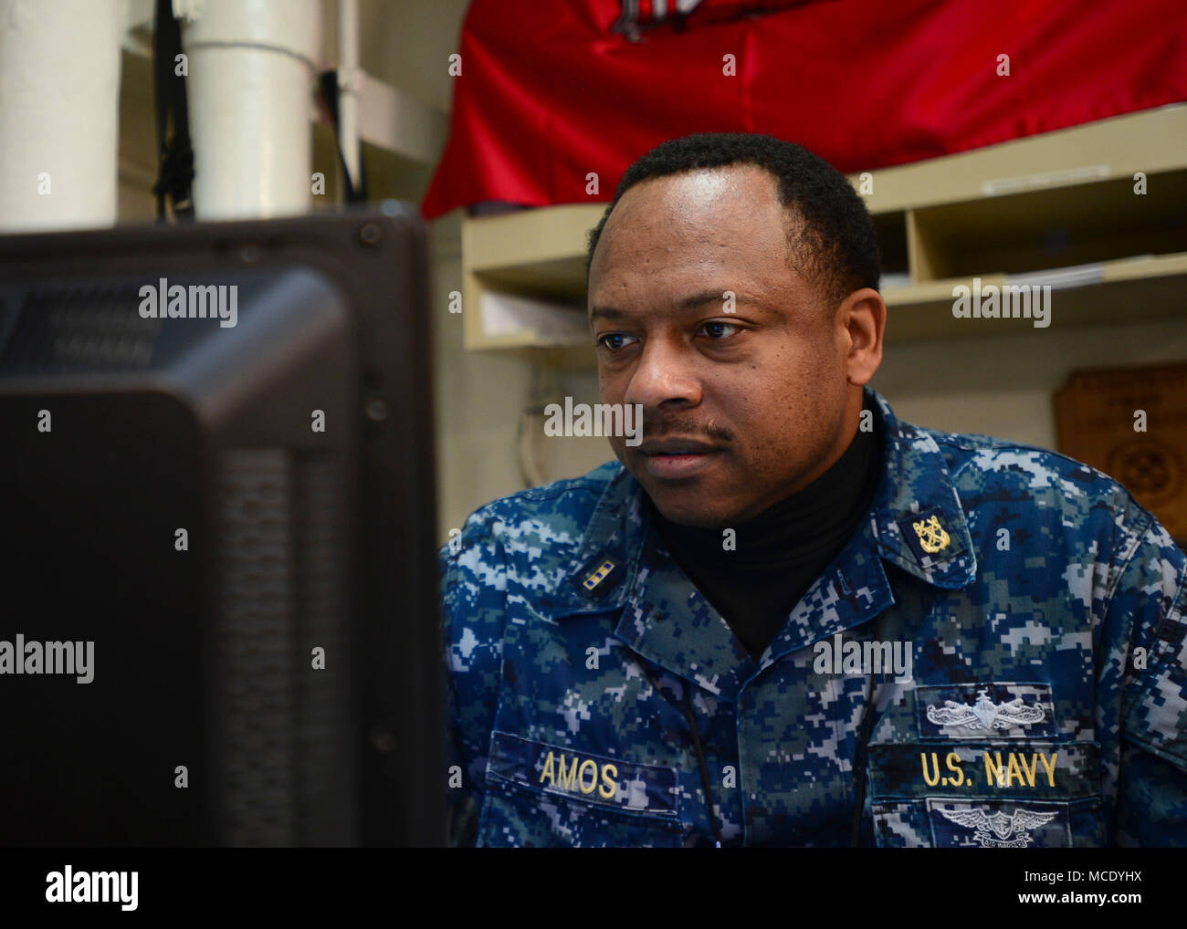 180215NJT254030 NAVAL BASE KITSAPBREMERTON, Wash. (Feb. 15, 2018