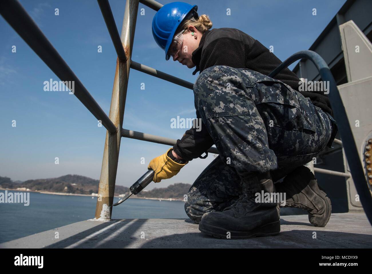N Wz681 167 Yokosuka Japan Feb 28 18 Fire Controlman 2nd Class Sarah Sloat From Fairfield Texas Chisels A Stanchion On A Weather Deck Aboard The Navy S Forward Deployed Aircraft Carrier Uss Ronald Reagan Cvn N Wz681 167 Yokosuka Japan Feb 28 18 Fire Controlman 2nd Class Sarah Sloat From Fairfield Texas Chisels A Stanchion On A Weather Deck Aboard The Navy S Forward Deployed Aircraft Carrier Uss Ronald Reagan Cvn