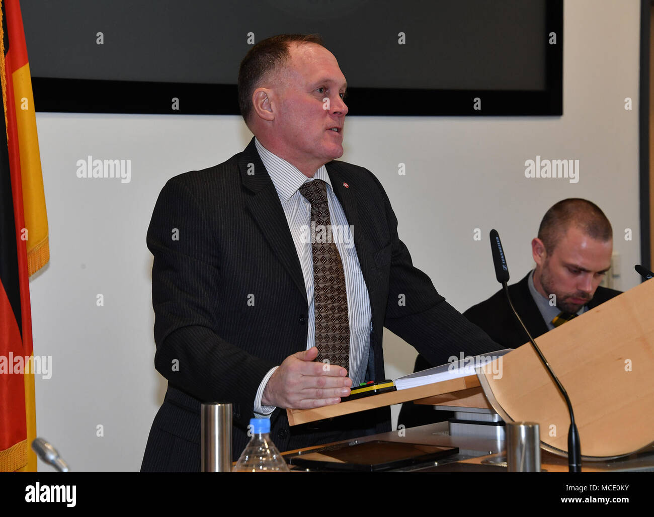 Retired U.S. Marine Corps Col. James Howcroft, director of the Program on Terrorism and Security Studies, introduces Special Agent Thomas F. O’Connor, with the U.S. Federal Bureau of Investigation’s Joint Terrorism Task Force, before the panel discussion on right-wing terrorism during the PTSS Feb. 26 at the George C. Marshall European Center for Security Studies in Garmisch-Partenkirchen. (Marshall Center photo by Karl-Heinz Wedhorn) Stock Photo