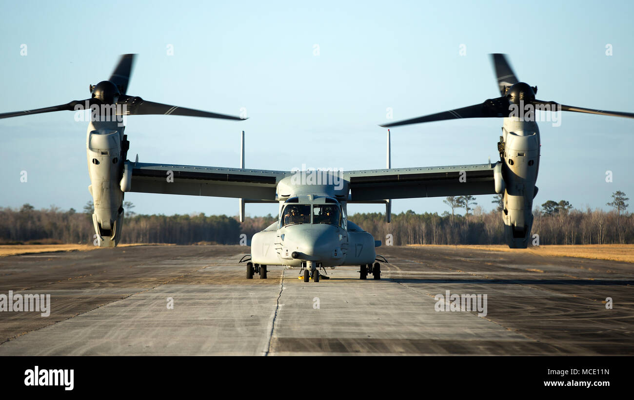 U.S. Marine Corps pilots of an MV-22 osprey prepare for an external lift drill at a drop zone on Camp Lejeune, N.C., Feb. 22, 2018. The drills simulated transporting supplies to and from designated areas safely and efficiently. (U.S. Marine Corps photo by Lance Cpl. Ashley McLaughlin) Stock Photo