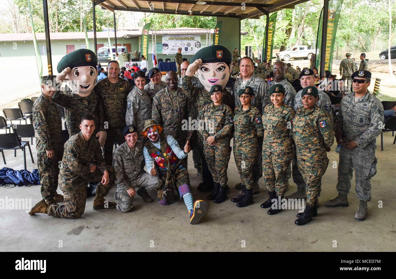 U.S. Military members with the 346th Air Expeditionary Group stand alongside Panamanian National Border Service, known as SENAFRONT, and guests of the opening ceremony of Exercise New Horizons 2018, April 11, 2018, in Meteti, Panama. Exercise New Horizons is a joint training exercise where all branches of the U.S. military conduct training in civil engineer, medical and support services while benefiting the local community. During the exercise, U.S. military members will build three schools, one community center and a women’s health ward in the Meteti area. They will also work closely with Pan Stock Photo