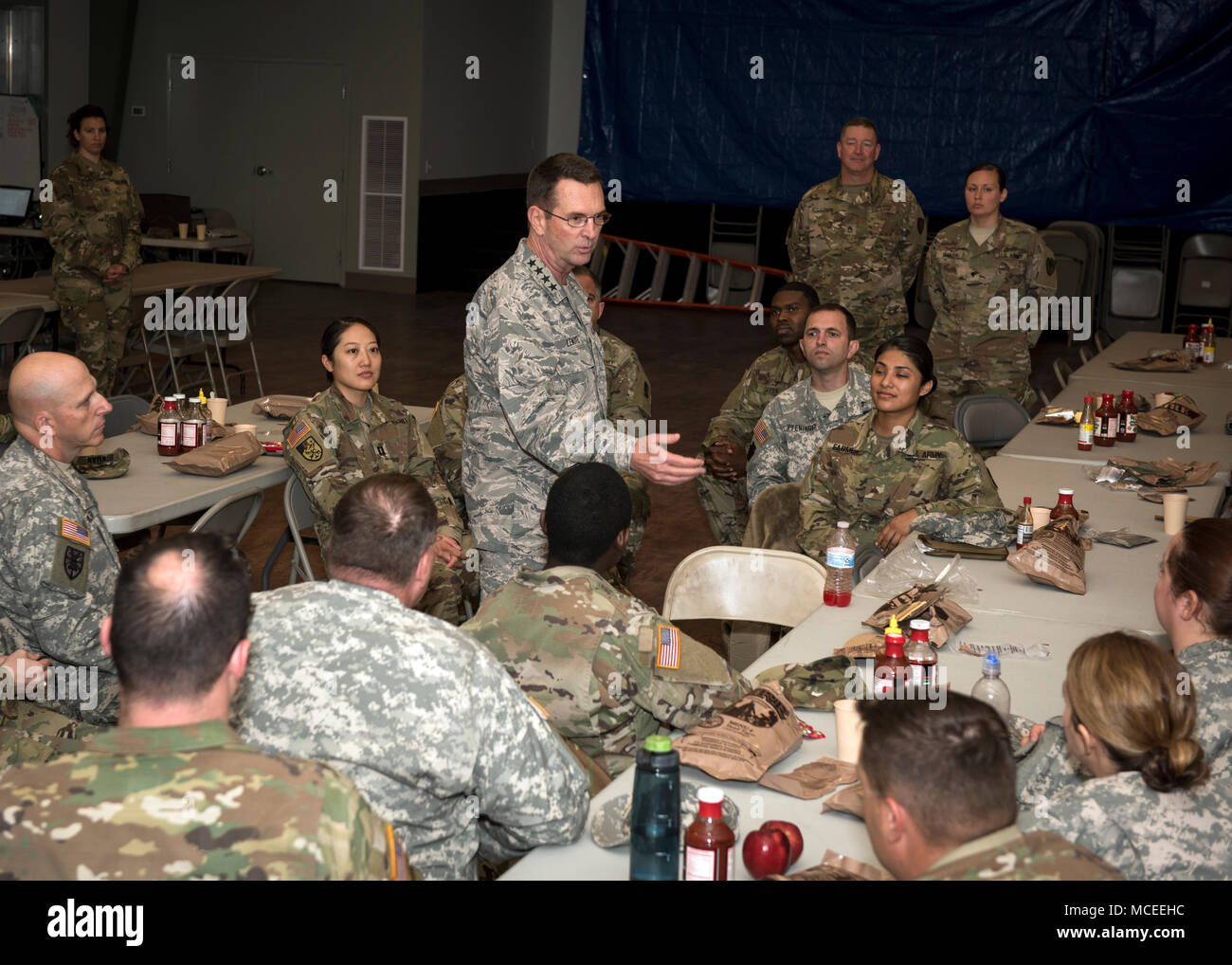 General Joseph L. Lengyel, Chief of the National Guard Bureau, has lunch with and speaks to Soldiers of the South Carolina Army National Guard who are participating in Guardian Response 18, April 14, 2018, North Vernon, Indiana. (U.S. Army National Guard photo by Sgt. Brian Calhoun, 108th Public Affairs Det.) Stock Photo
